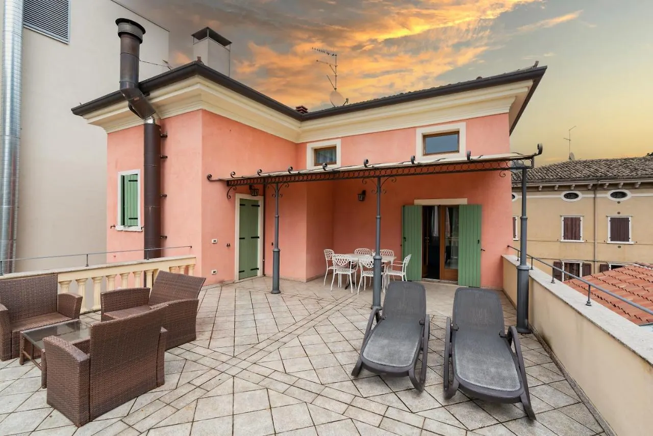 Gemma Rentals Garda  0*, Garda (Verona) İtalya